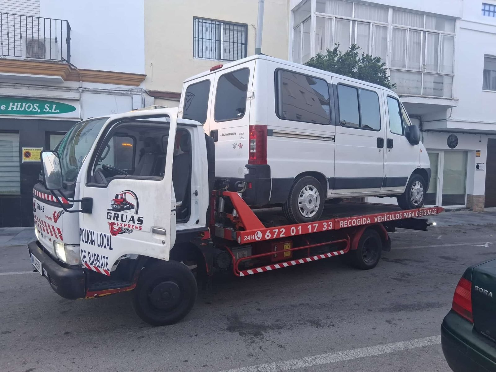 Servicio de grúa con Policía Local